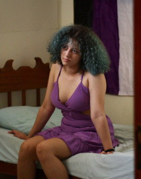 Vivian Gabrielly as Mia