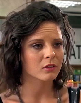 Isabel Rivadavia as Alma Madero