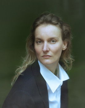 Melissa Mabesoone as Theo Bernier