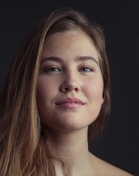 Matthea Pedersen as Teenage Girl