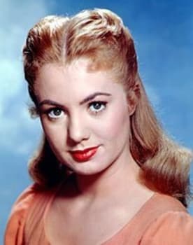 Shirley Jones as María O'Hara