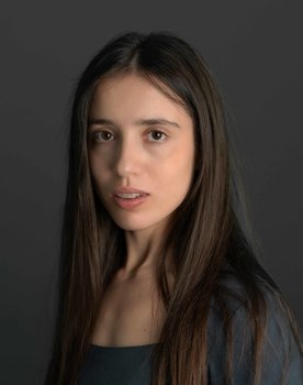Helena Jes as Mariana