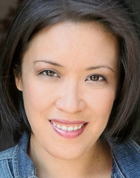 Tonray Ho as Laura's mom