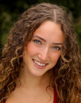 Helena Padial as Helena