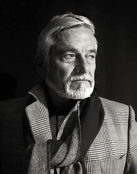 Viktor Zhusti as Leo