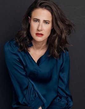 Xanthe Elbrick as Beautician