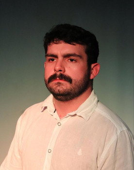 Israel Medeiros as Porteiro 2