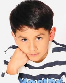 Ian Andrade as Arturo