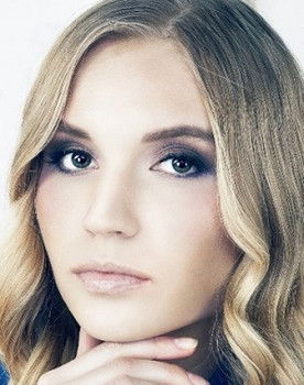 Natalya Klyukina as блондинка