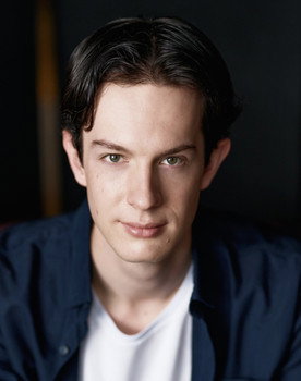 Lachlan Bradshaw as Jeffrey