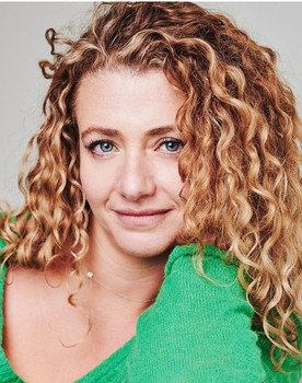 Louisa Clein as Hannah