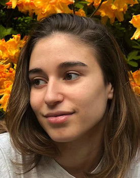 Mort Klonaraki as Daphne / Patty