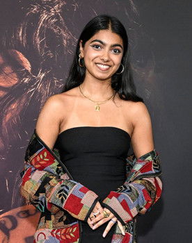 Kalissa Persaud as Evelyn