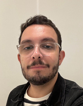 Leonardo Mariano as Himself