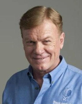 Vince Martin as Steve Beck