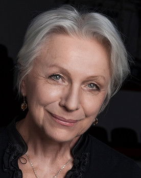 Halina Łabonarska as lekarka, specjalistka od akupunktury