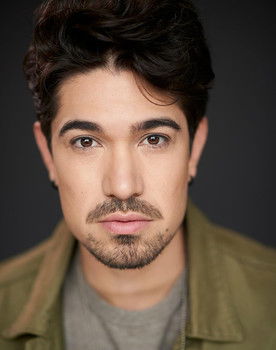 Matheus Severo as Theo