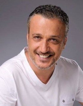 Tekin Temel as Şükrü