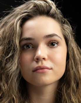 Josie Hermer as Mia von Adlersberg