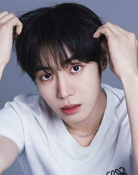 Choo Young-woo as Jung Young-joo