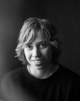 Jetske Lieber as Naomi