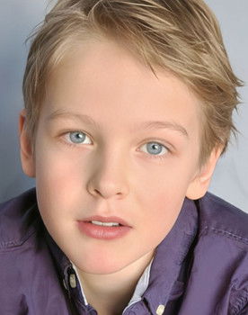 Finn Fiebig as Luke Wood