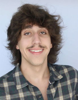 Nicholas Eryk Żaczek as Larry Yunker