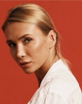 Raina Karayaneva as Diana