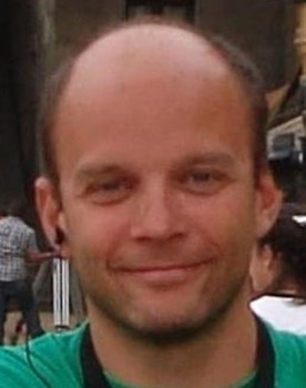 Jaime Fernández-Cid Buscató as Sergi (uncredited)