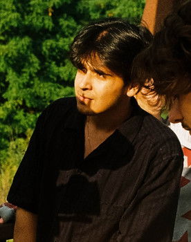 Nico Cariati as Johnny