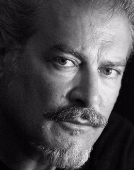 Vincenzo Aronica as Comedian with Violin