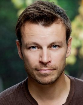 Peter Franzén as Magnus