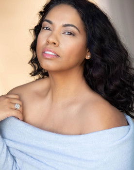 Mignon Farmani as Adriana