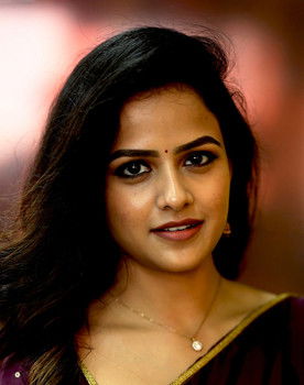 Vaishnavi Chaitanya as Kartikeya's younger sister