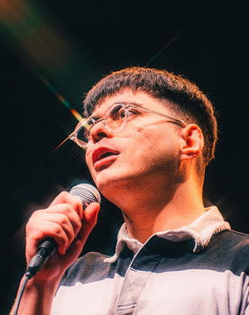 Roberto Delgado as Roberto