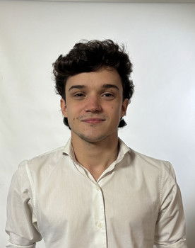 Álvaro Casanova Cossio as Extra