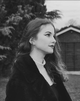 Mia Osborne as Mugging Victim