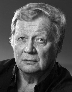 Ahti Jokinen as Pappi