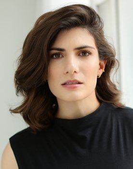 Kaileela Hobby as Major Meg Williams