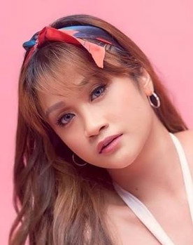 Kim Salinas as Girlfriend 3