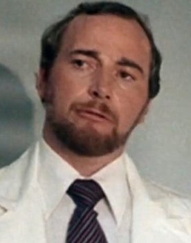 Russell Cawthorne as Guru