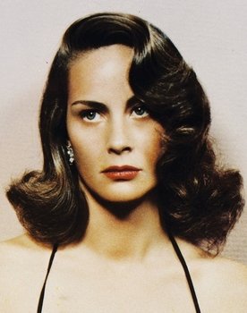 Alida Valli as Carla Alton (as Valli)