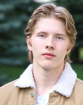 Luke Baumann as Tim Drake / Robin