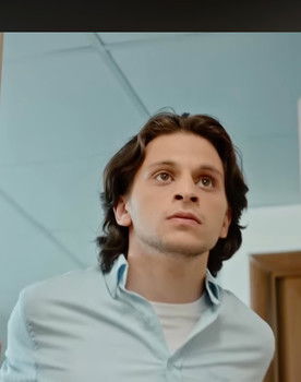 Suren Ghazaryan as Avet