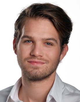 Áron Darvasi as Csabesz