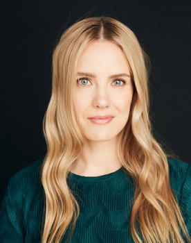 Tuuli Mattila as Pankkivirkailija