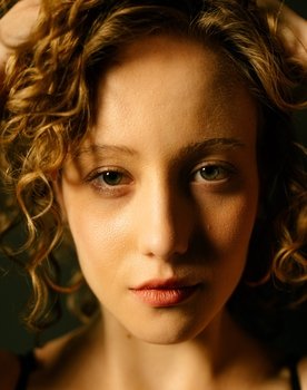 Maja Kowalska as Tola's friend