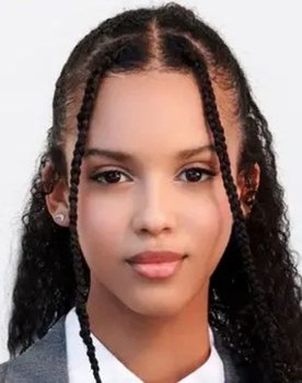 Samara Siqueira as Self