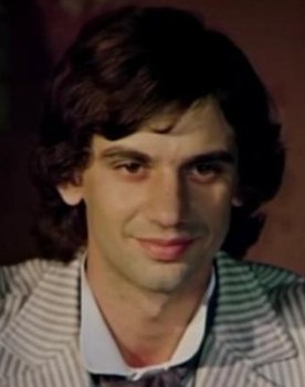 Hrachya Harutyunyan as Petros
