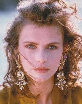 Fanny Bastien as Angèle